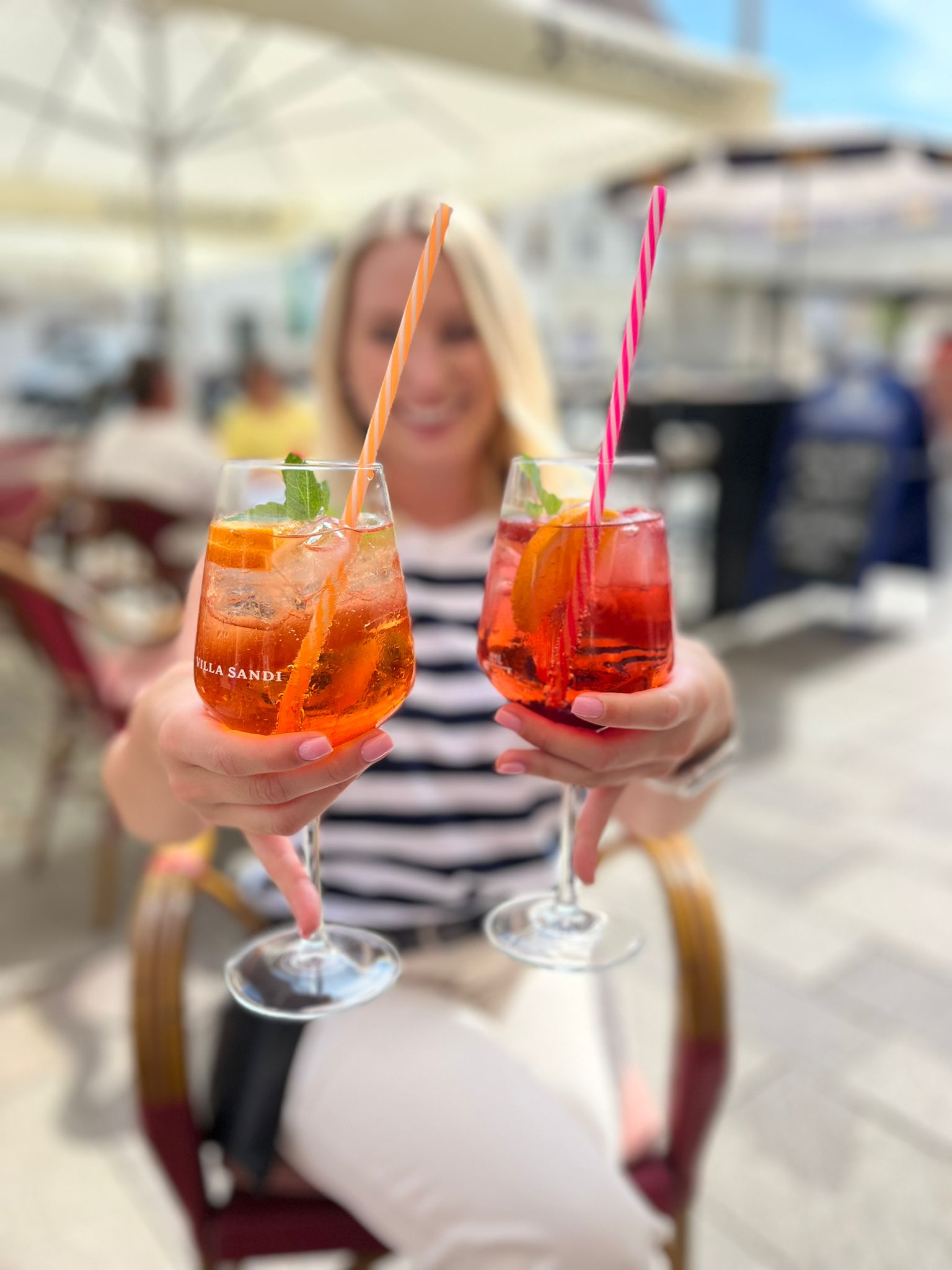 Foto von Gästen mit Aperol Spritzer